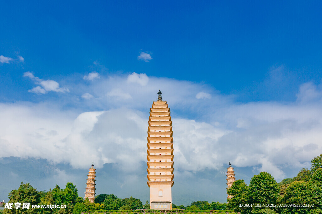 大理三塔风景图