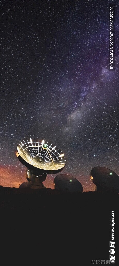 星空下的奇幻飞碟景观