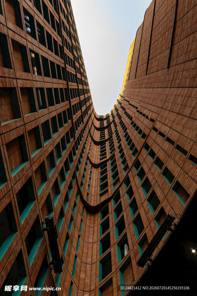 仰视现代高楼建筑景观