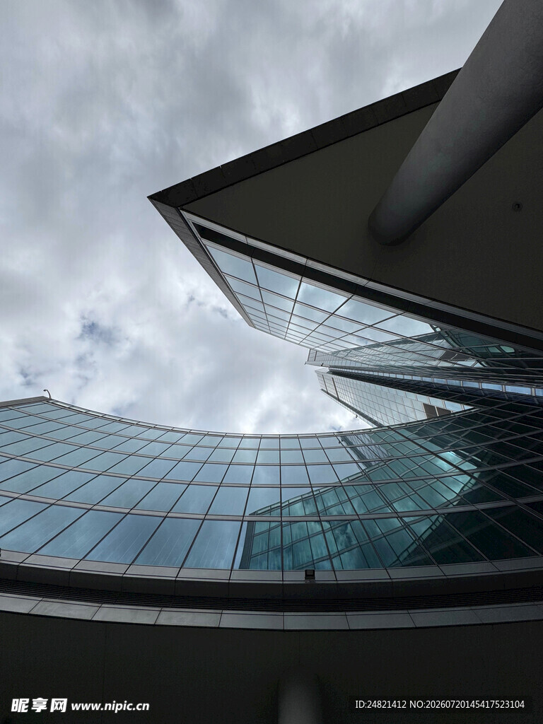 现代玻璃建筑外观