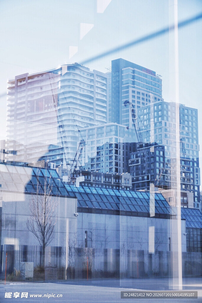 城市建筑与玻璃反射景观