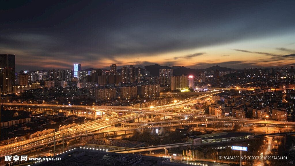 大连东北路城市建筑夜景