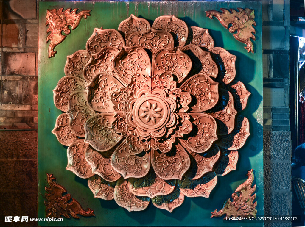 精美立体莲花浮雕装饰