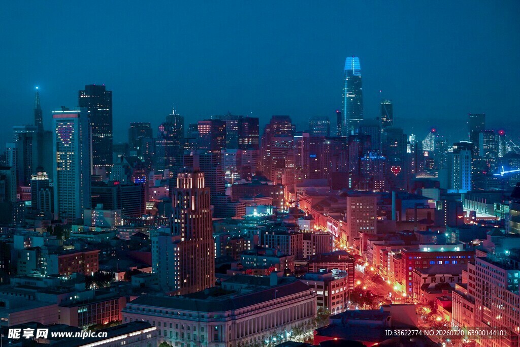 夜幕下的繁华都市景观