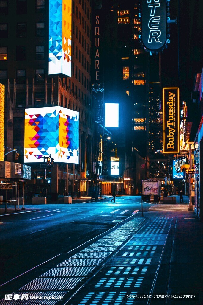 都市夜晚繁华街道景象