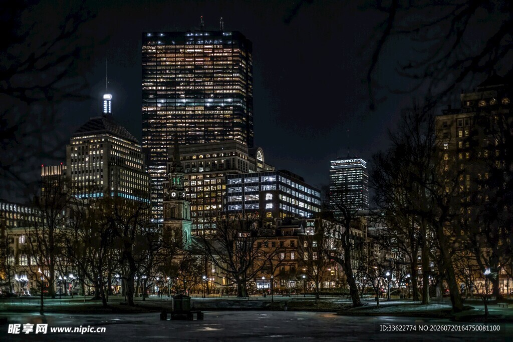 城市夜景璀璨高楼灯火