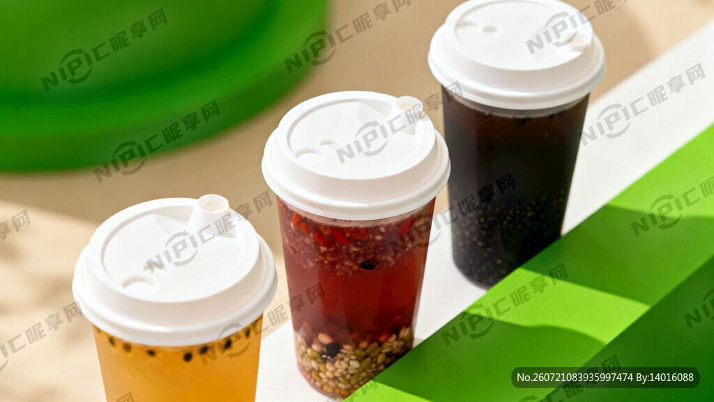 画面中有三杯500ml的茶饮