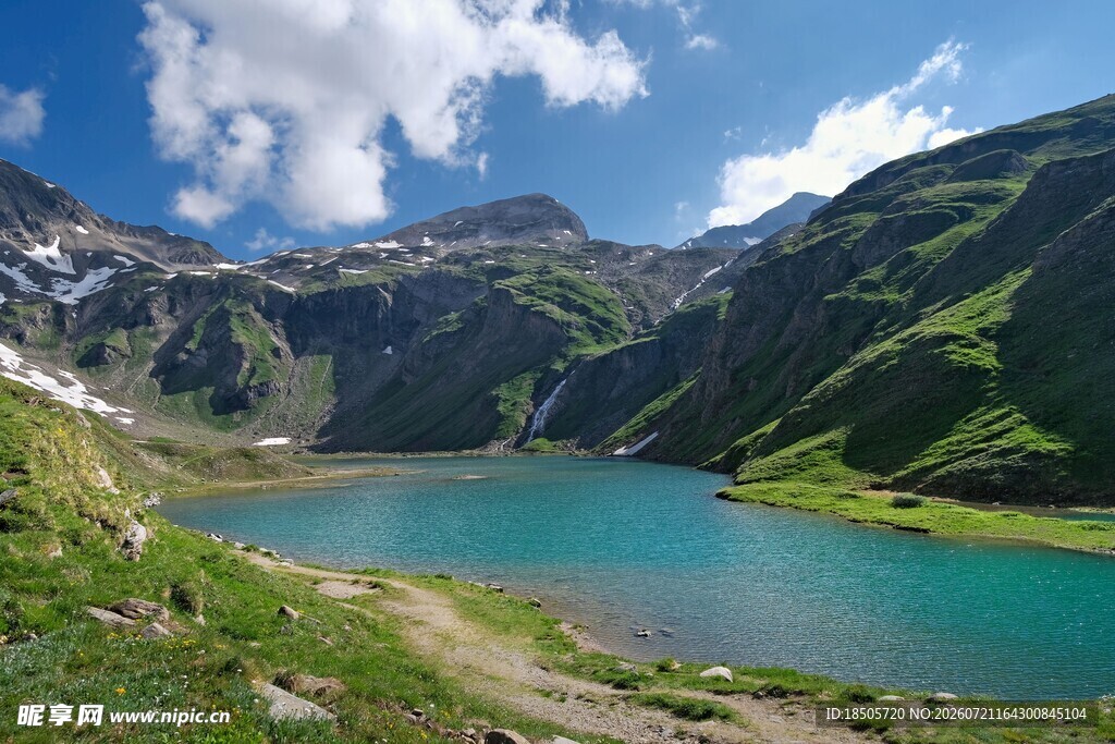高山蓝湖美景