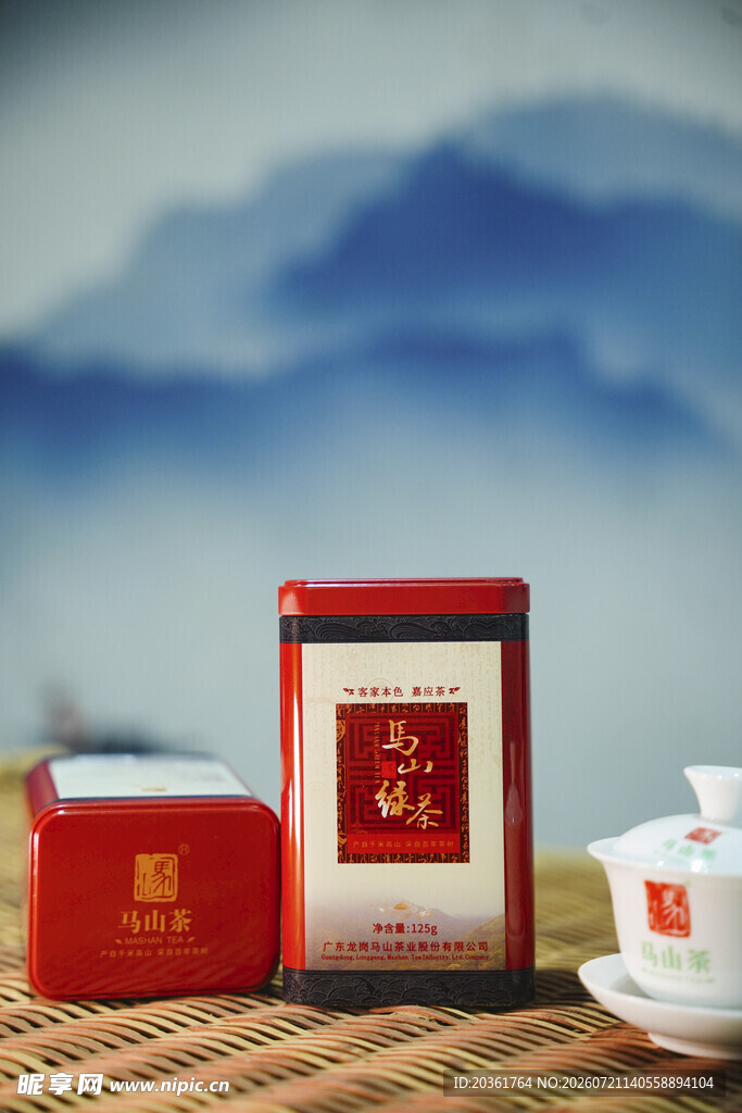中式茶具与精致茶盒展示
