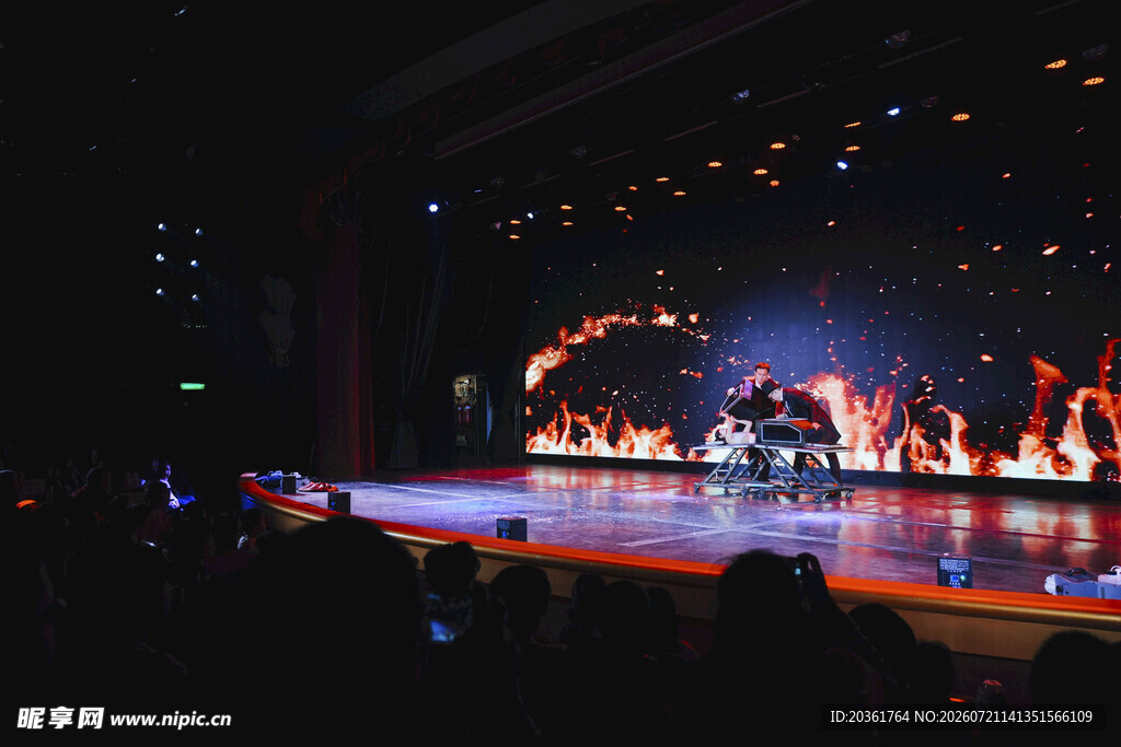 绚丽舞台演出场景