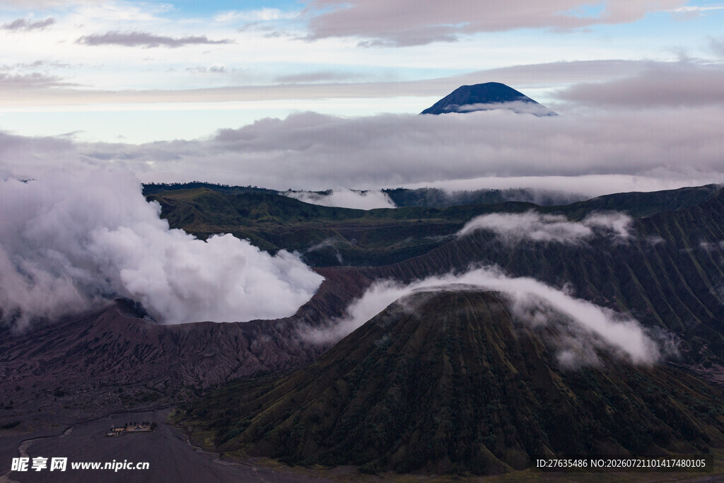 壮丽火山云海景观