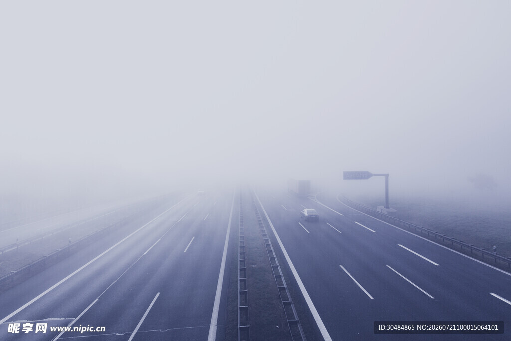 雾中公路