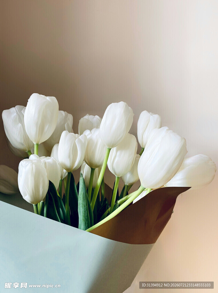 白色郁金香花束