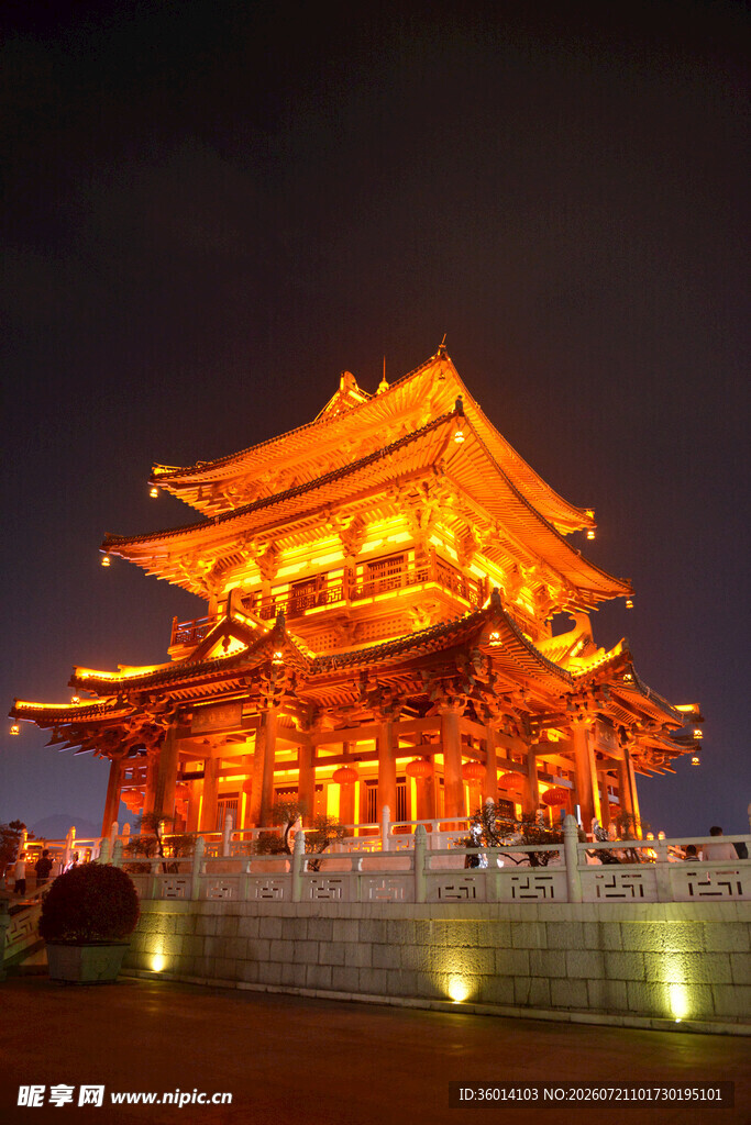 夜幕下的华丽古建