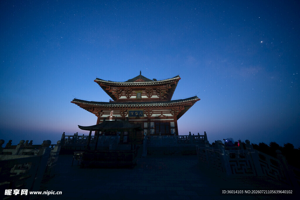 夜幕下的古建筑