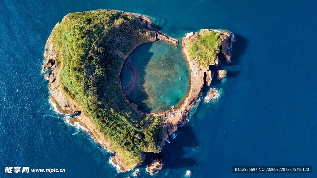 心形海岛俯瞰美景