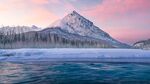 雪山湖畔风光