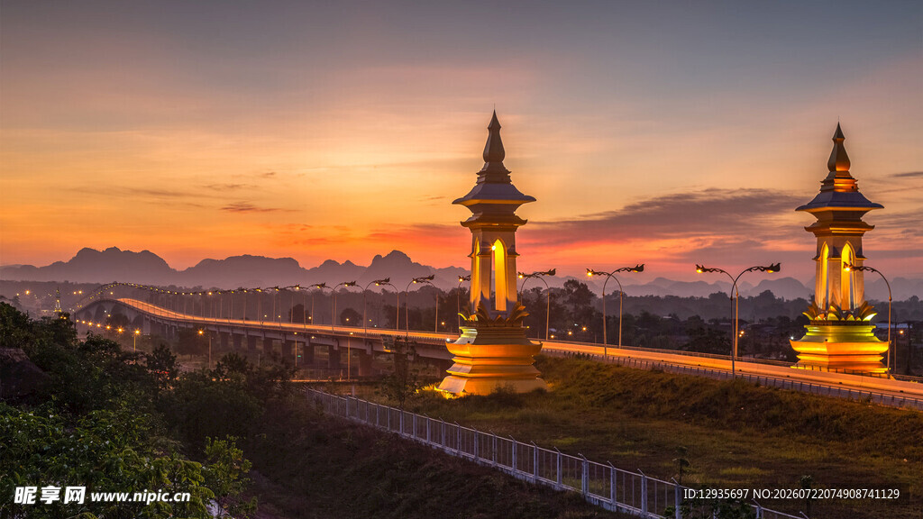 双塔楼美景