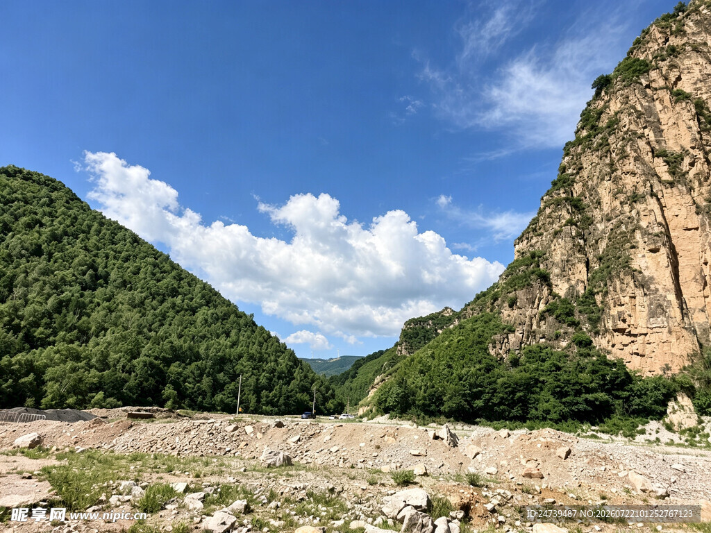 山间开阔地貌风景