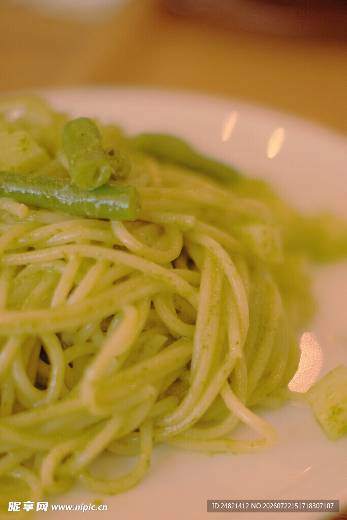 绿色意面美食特写