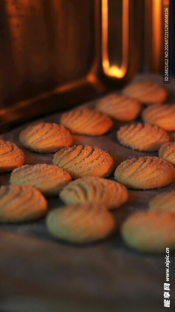 烤箱中烘焙的美味小饼干