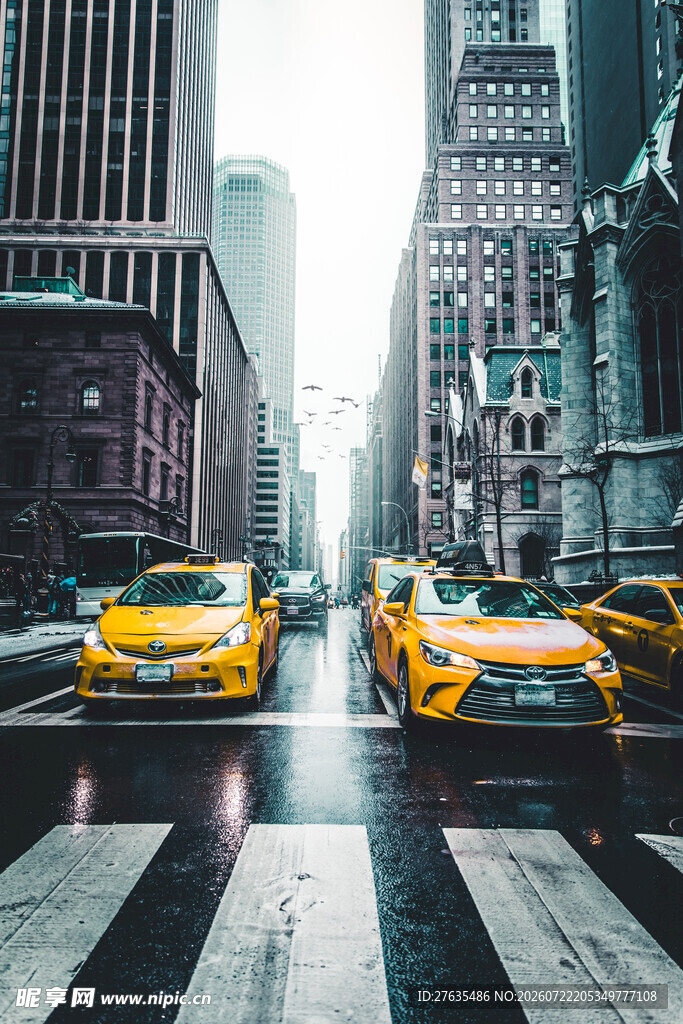 纽约街头的黄色出租车