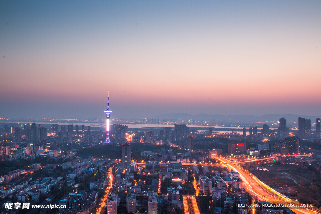 城市黄昏夜景俯瞰图
