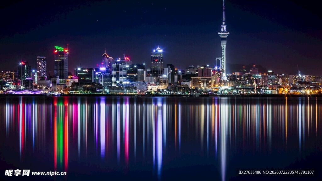 东京夜景璀璨倒映水面