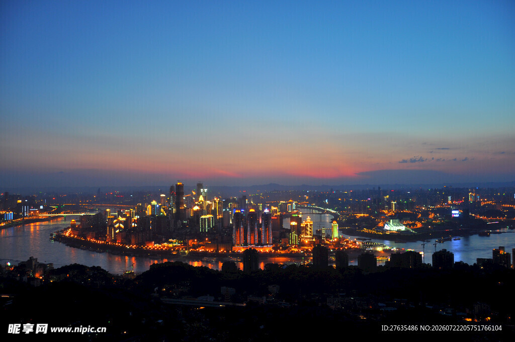 城市黄昏夜景璀璨灯火