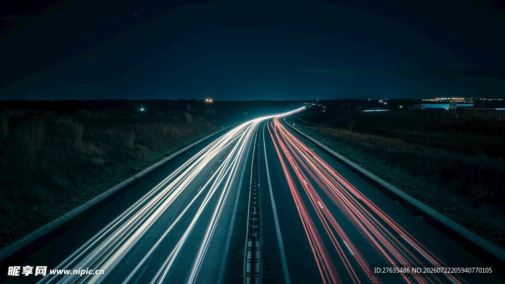 夜间公路光轨美景