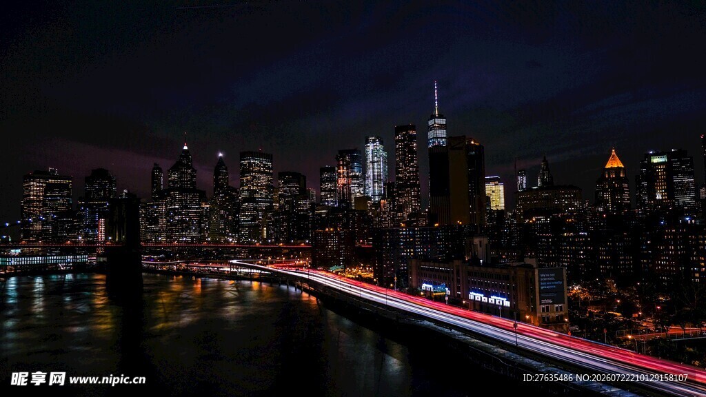 纽约夜景中的绚丽车流