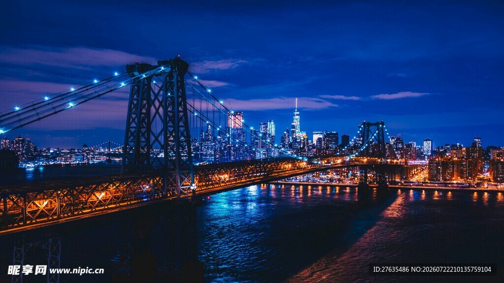 城市夜景中的桥梁与灯火