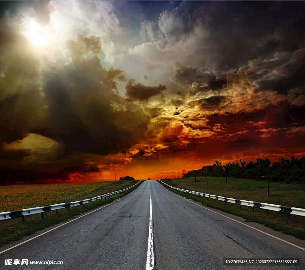夕阳下的公路美景