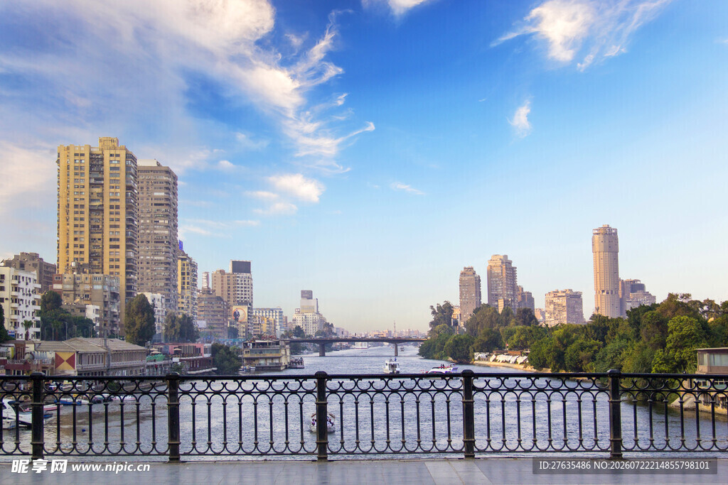 河畔城市风光美景