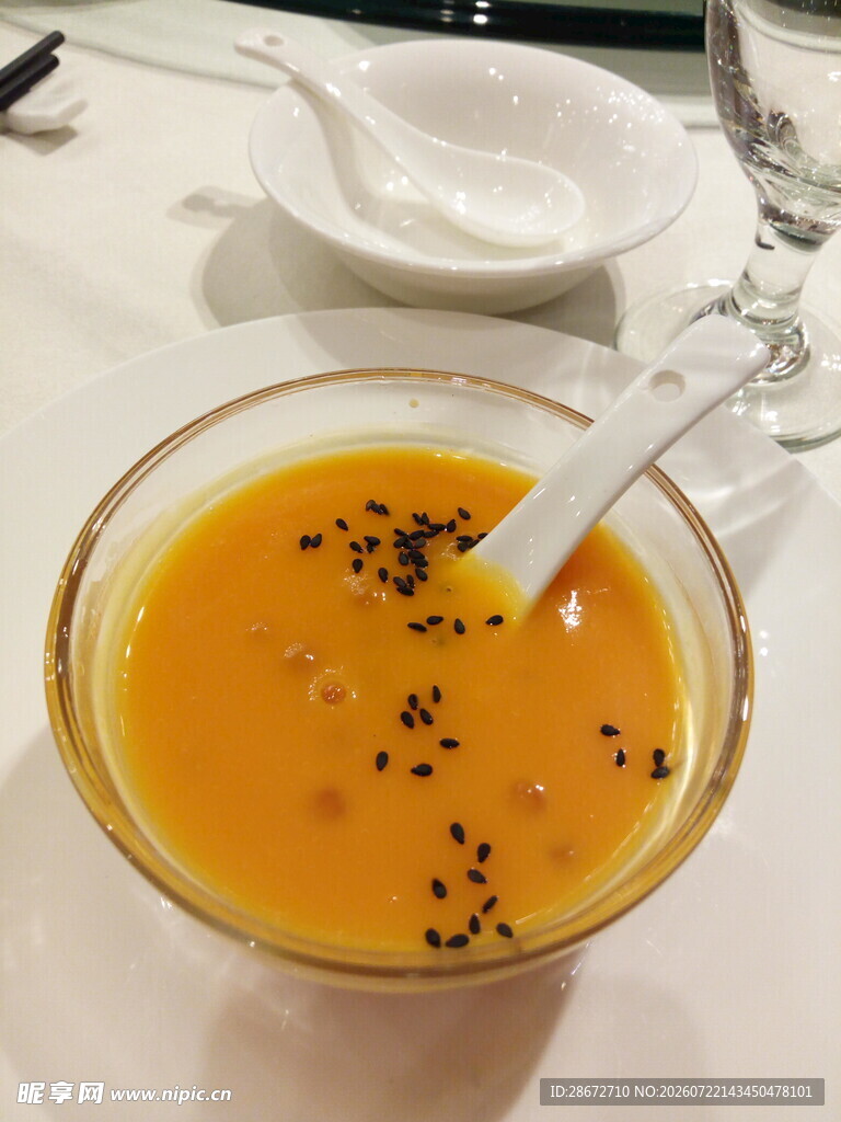 百香果芒果汁饮品特写