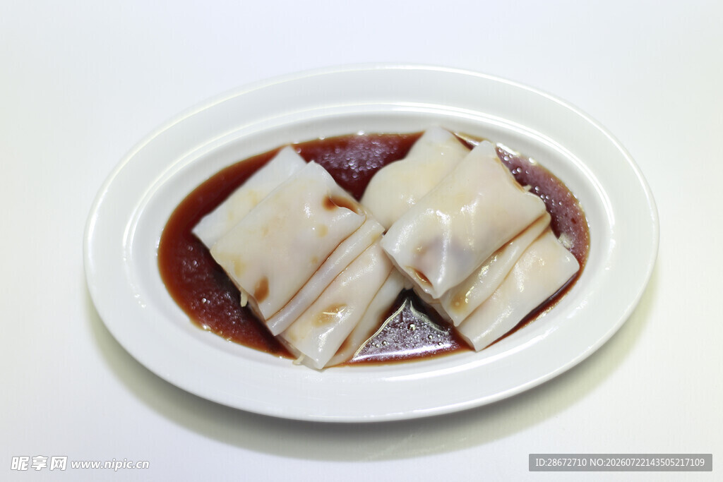 美味肠粉摆于白盘