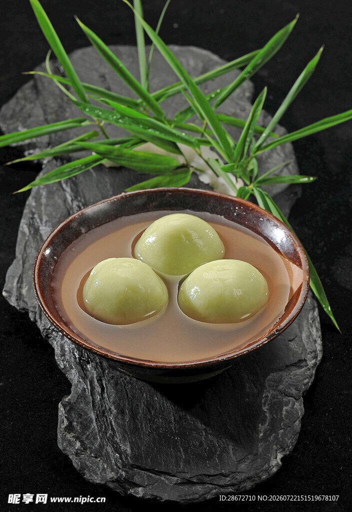 石上青团春日清新小食