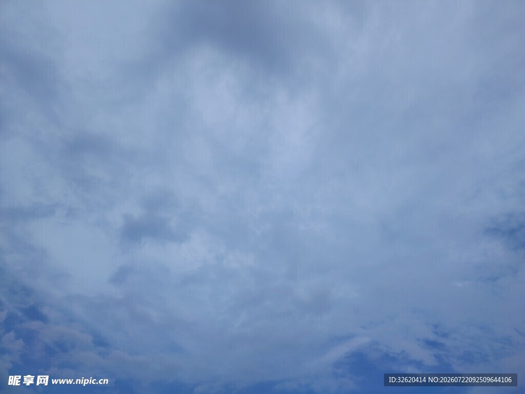 天空中的云朵景象