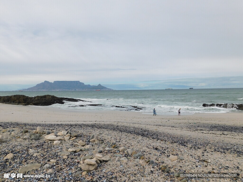 海边沙滩远景风光