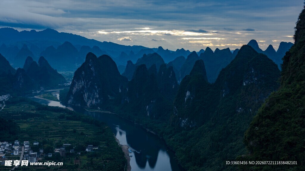 壮美山水间的秀丽风光