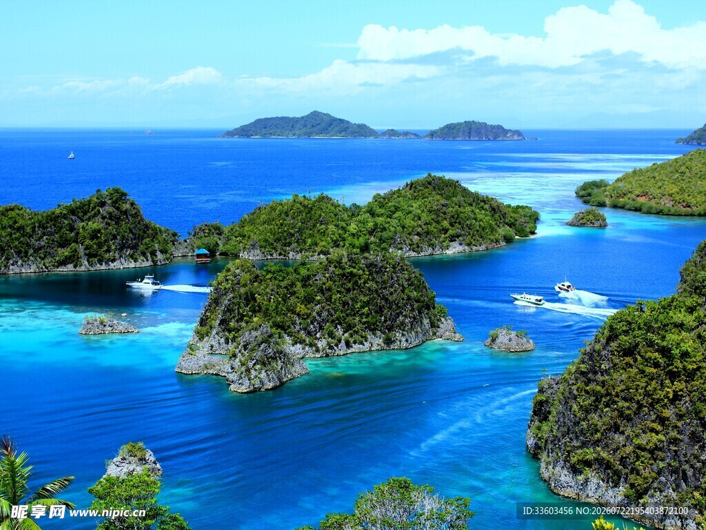 美丽海岛蓝色海域景观