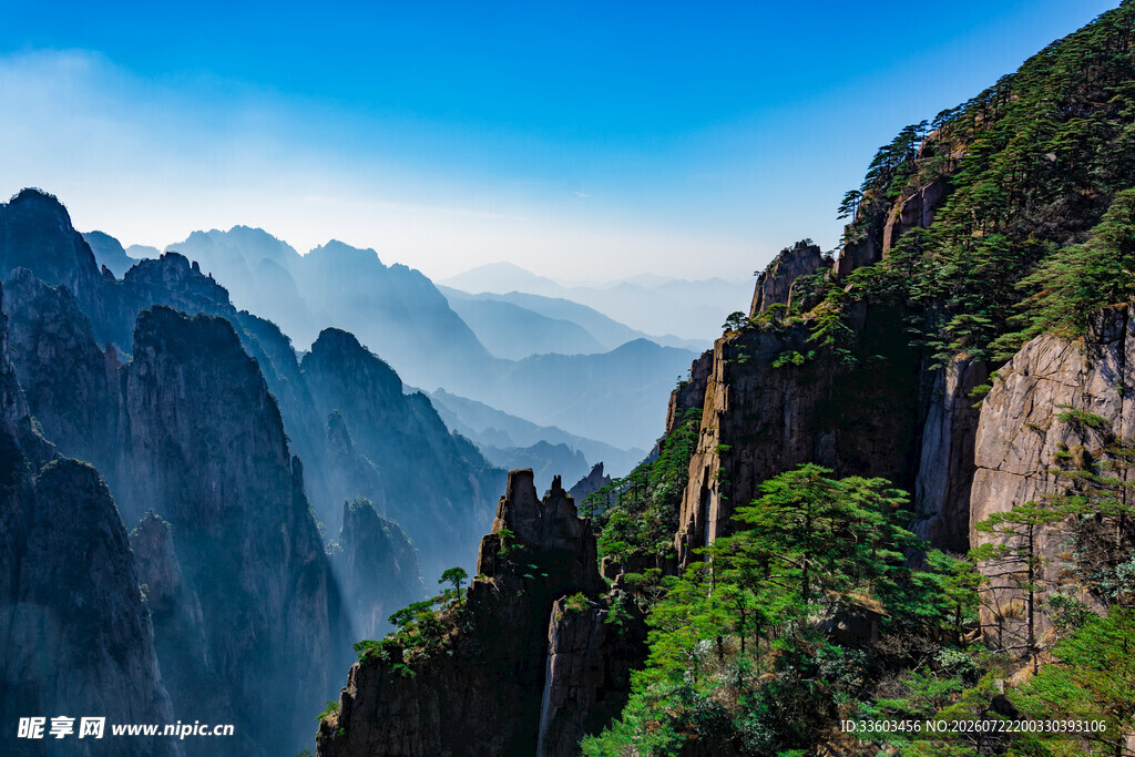 壮丽山岳景观