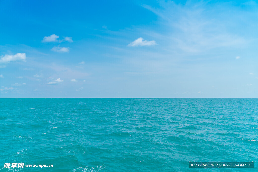 蔚蓝大海与晴空美景