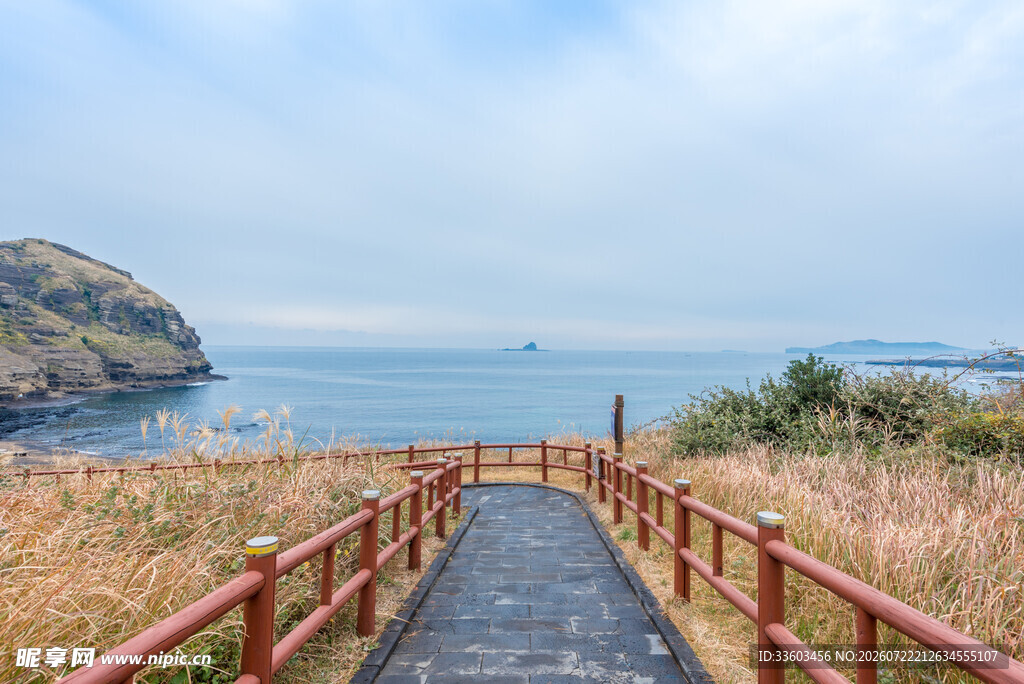 海边木栈道风光