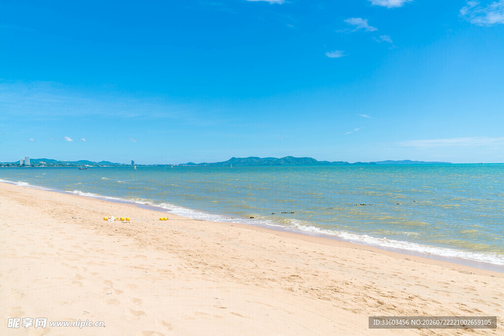 美丽海滩蓝天碧海金沙
