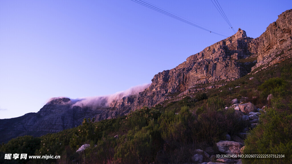 夕阳下的壮丽山景