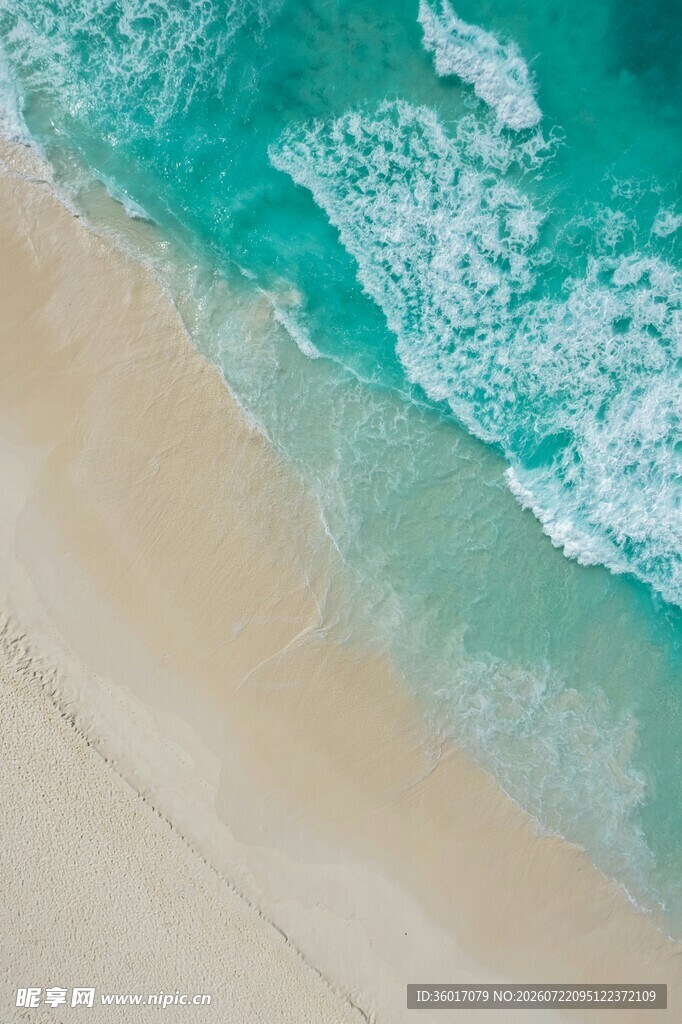 美丽海滩与海浪景观
