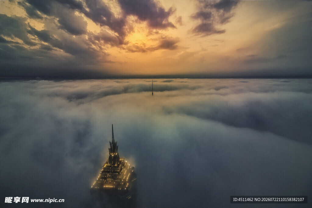 海上孤舟迎落日美景