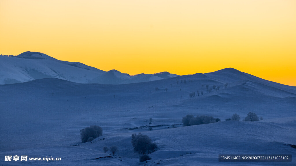 雪岭夕照美景