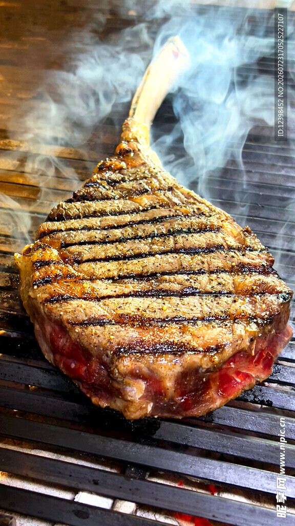 烤架上的美味烤肉